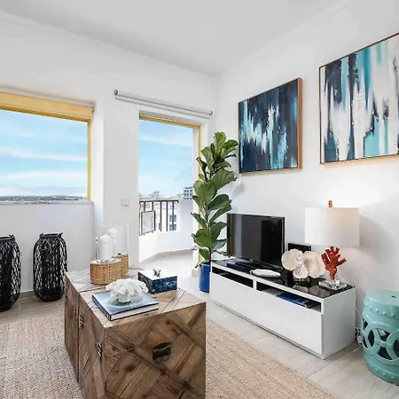 Stylish With View Apartment *